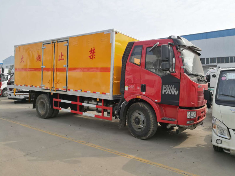 解放6米2(9.9噸)爆破器材車(chē)