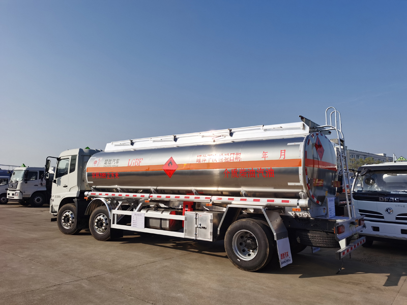 天錦小三軸油罐車